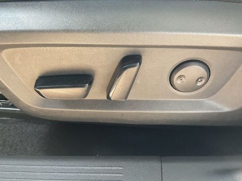 Used 2025 Nissan Rogue SV FWD image 9
