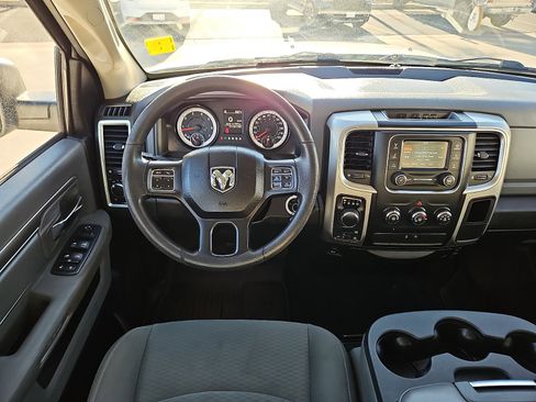 Used 2020 RAM 1500 Classic SLT image 8
