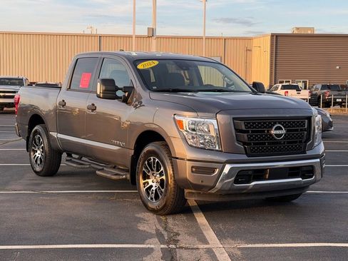 Used 2024 Nissan Titan SV w/ SV Convenience Package image 4