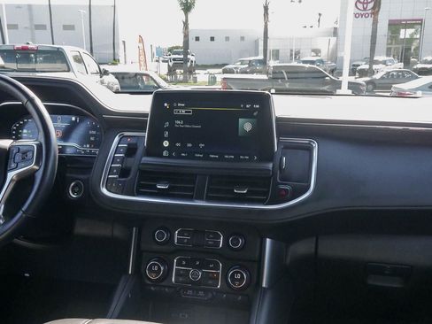 Used 2022 Chevrolet Suburban Z71 w/ Luxury Package image 12