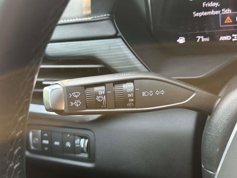 Used 2024 GMC Acadia Elevation image 17