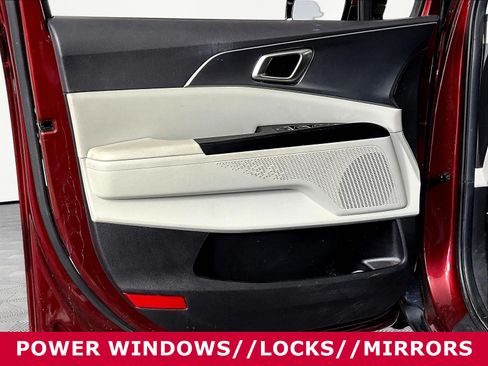 Used 2024 Kia Carnival LX FWD image 18