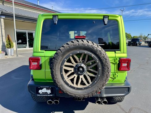 Used 2018 Jeep Wrangler Unlimited Sahara w/ Uconnect 4C Nav & Sound Group AWD/4WD image 5