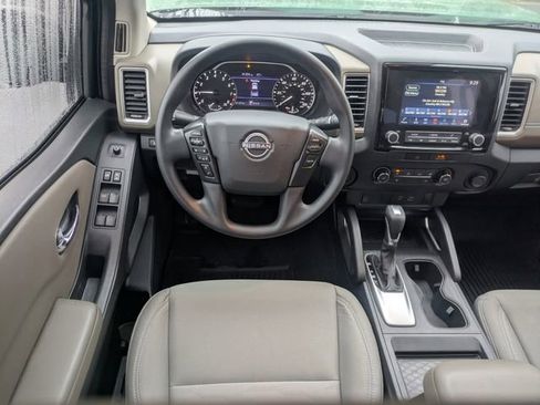 Used 2022 Nissan Frontier SV image 16