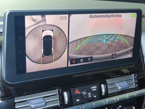 New 2026 Nissan Pathfinder SL image 15