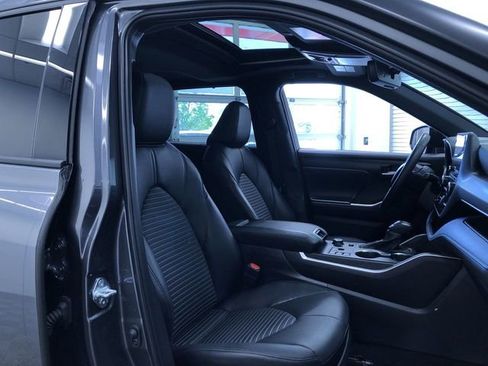 Certified 2025 Toyota Highlander XSE AWD/4WD image 14