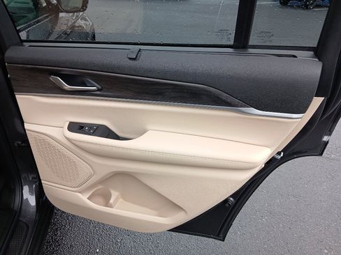 New 2025 Jeep Grand Cherokee L Limited w/ Luxury Tech Group II image 33