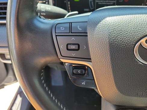 Used 2025 Toyota Camry SE FWD image 20