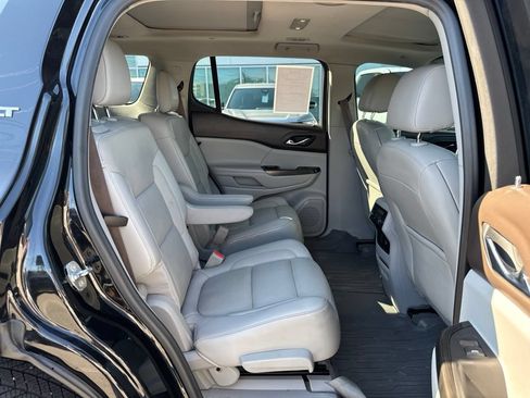 Used 2018 GMC Acadia SLT w/ LPO, Floor Liner Package FWD image 22