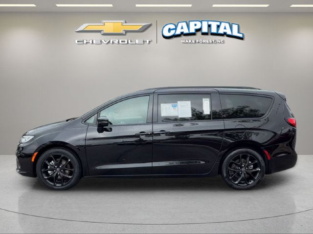 Used 2026 Chrysler Pacifica Limited w/ S Appearance Package FWD image 2