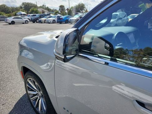 Used 2022 Jeep Grand Wagoneer Series II w/ Premium Group II image 18