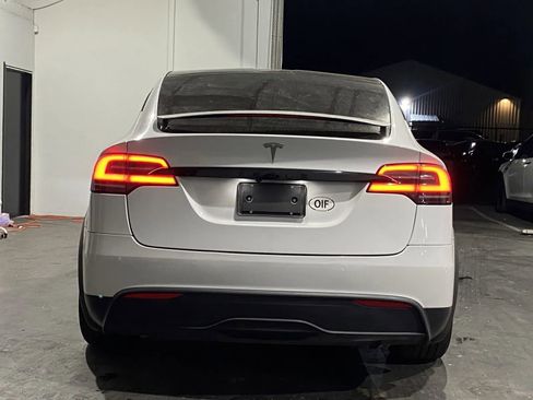 Used 2022 Tesla Model X image 3