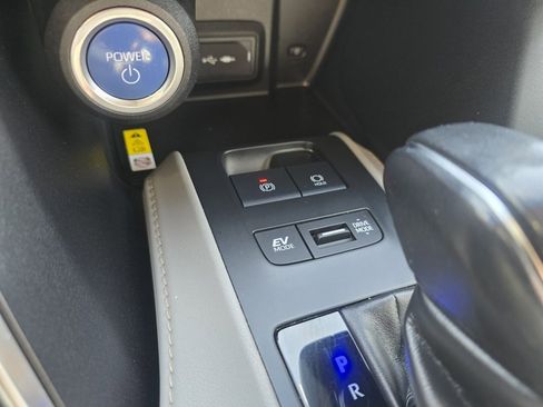 Certified 2021 Toyota Venza LE image 26