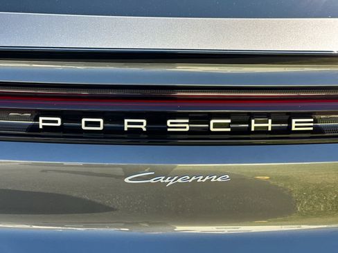 Certified 2025 Porsche Cayenne Coupe AWD/4WD image 32