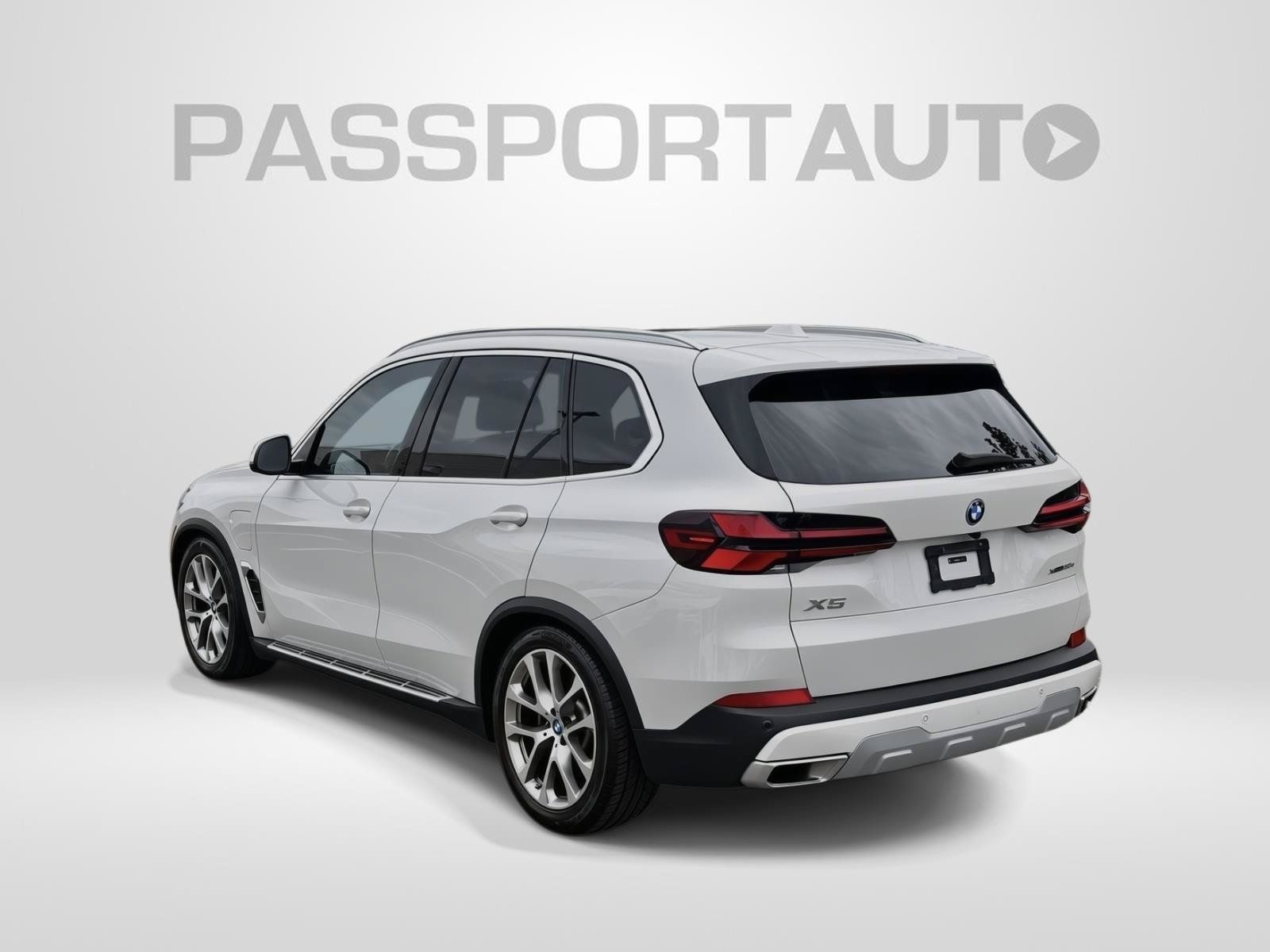 Used 2025 BMW X5 xDrive50e AWD/4WD image 4