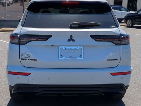 New 2026 Mitsubishi Outlander LE FWD image 4