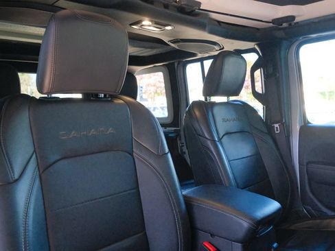 Used 2023 Jeep Wrangler Unlimited Sahara w/ Cold Weather Group AWD/4WD image 28