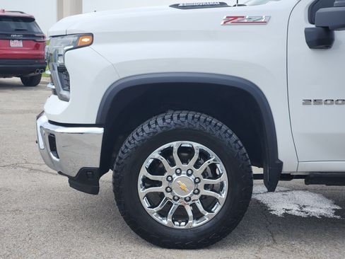 Used 2024 Chevrolet Silverado 2500 LTZ w/ LTZ Premium Package AWD/4WD image 9