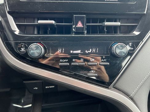 Used 2022 Toyota Camry SE image 16