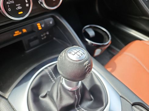 Used 2023 MAZDA MX-5 Miata Grand Touring RWD image 19