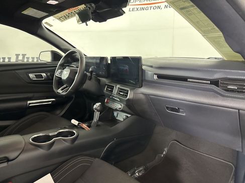 Used 2024 Ford Mustang Coupe image 23