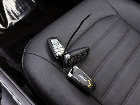 Used 2018 Ford Fusion SE w/ Equipment Group 602A FWD image 27