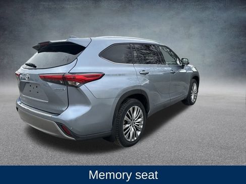 Used 2023 Toyota Highlander Platinum image 6