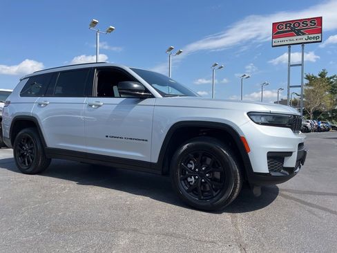 Used 2024 Jeep Grand Cherokee L Laredo image 46