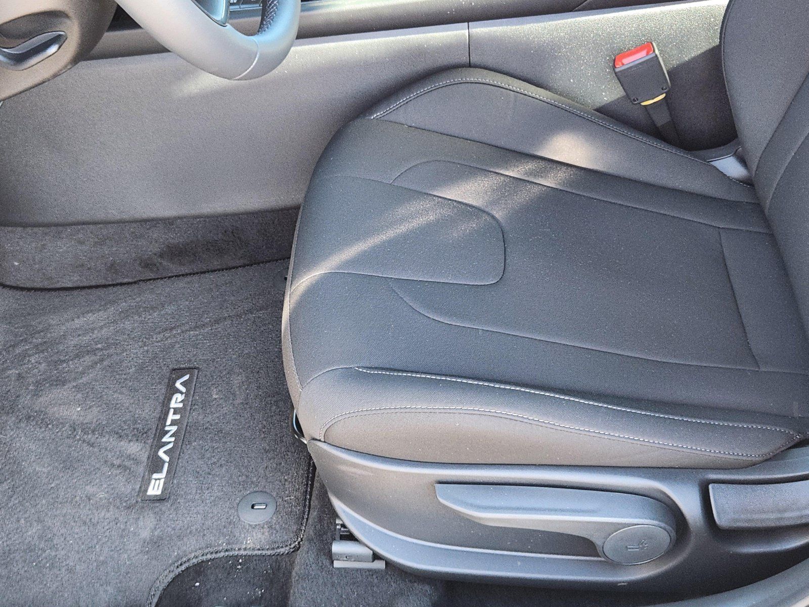 Used 2026 Hyundai Elantra SEL Sport FWD image 9