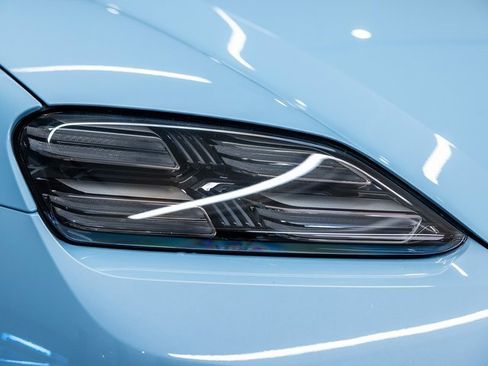 New 2025 Porsche Macan Electric image 10