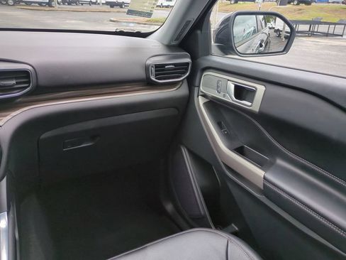 Used 2022 Ford Explorer Limited w/ Equipment Group 301A RWD image 18