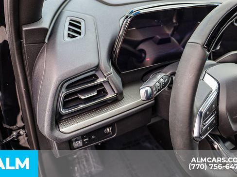 Used 2025 Chevrolet Traverse LT w/ Enhanced Driving Package image 38