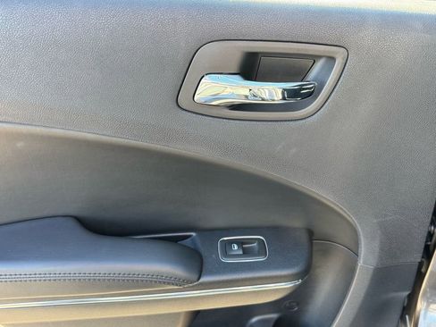Used 2014 Dodge Charger SE w/ Connectivity Group image 16
