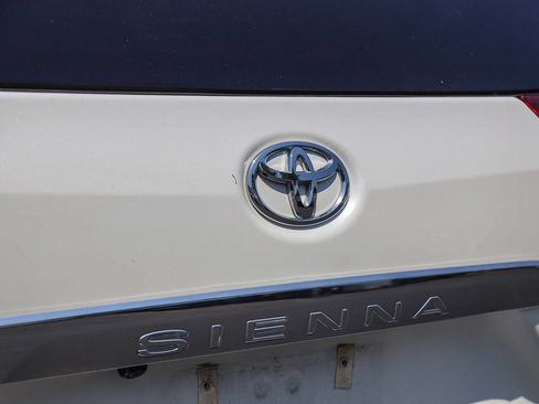 Certified 2020 Toyota Sienna Limited w/ Preferred Accessory Package FWD image 8