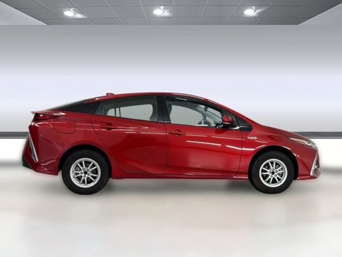 Used 2017 Toyota Prius Prime Advanced FWD image 8