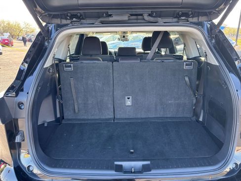 Used 2025 Toyota Highlander LE image 33