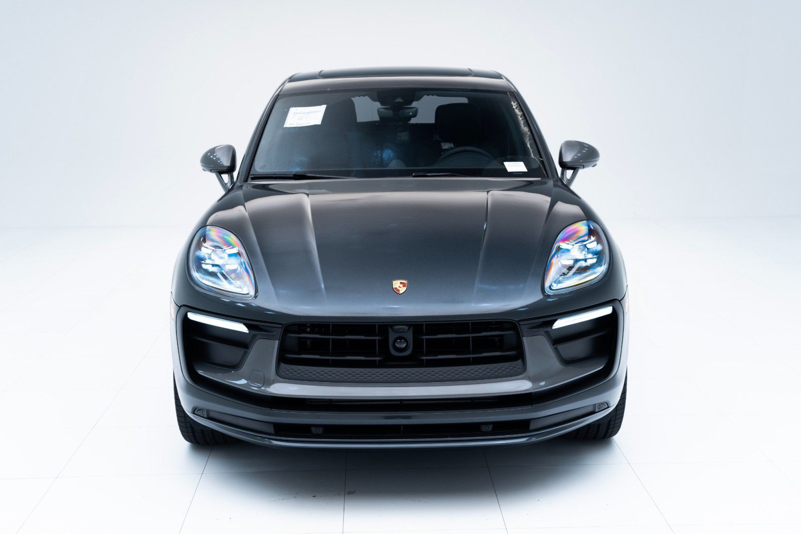 Certified 2025 Porsche Macan Turbo AWD/4WD image 6