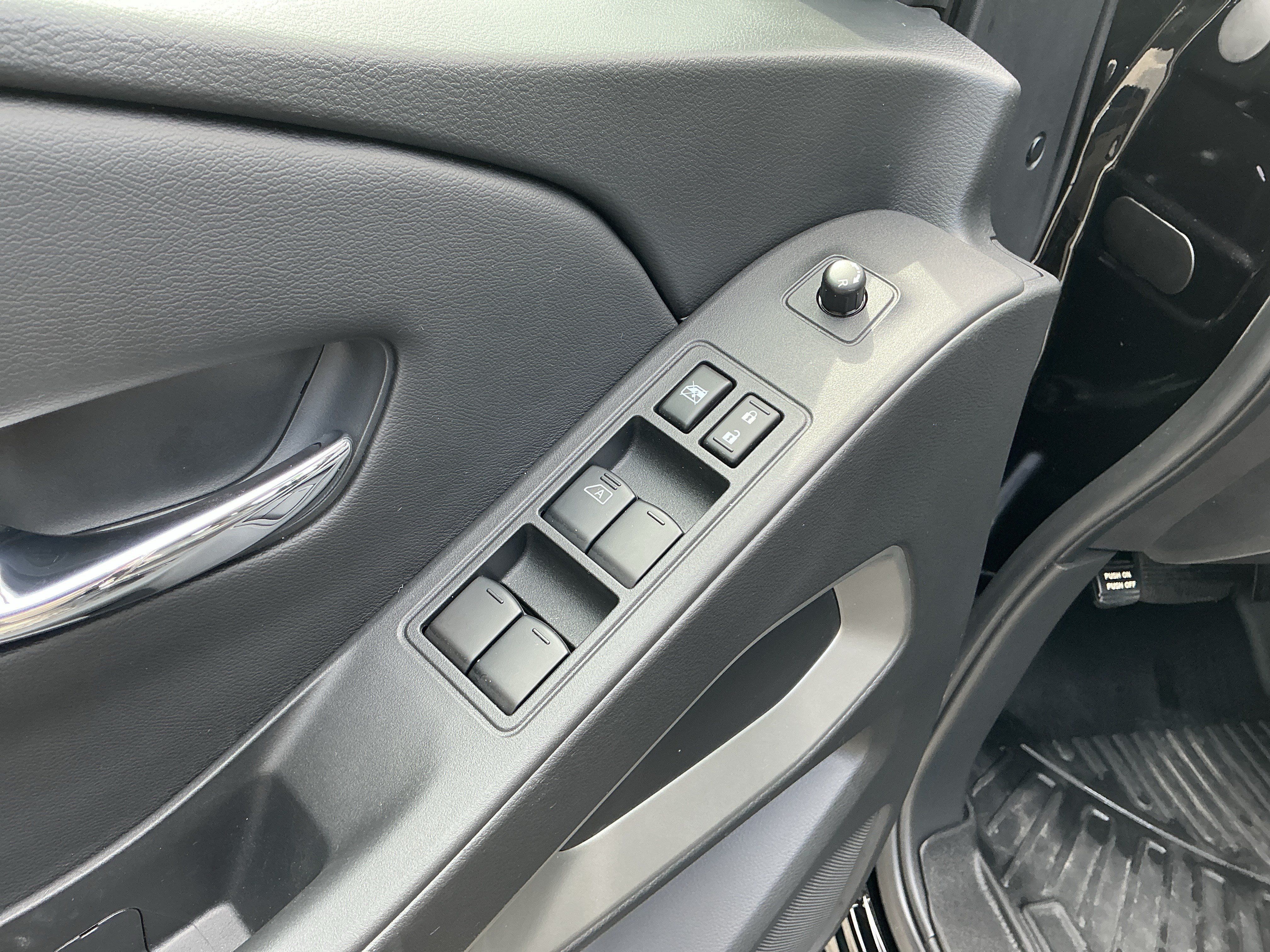 Used 2025 Nissan Frontier SV RWD image 19