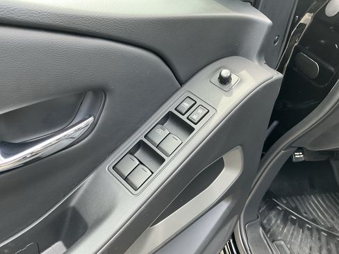 Used 2025 Nissan Frontier SV RWD image 19