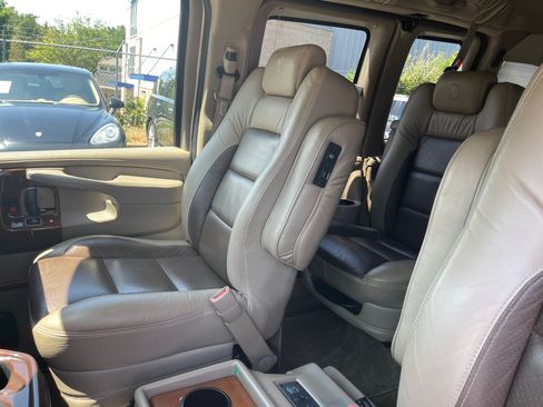 Used 2011 Chevrolet Express 2500 Extended RWD image 14
