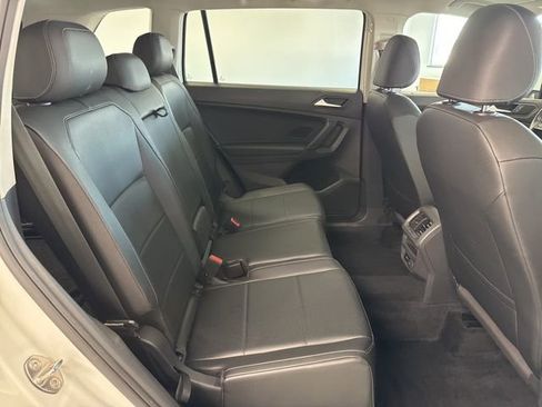 Used 2019 Volkswagen Tiguan SE w/ Panoramic Sunroof Package image 32