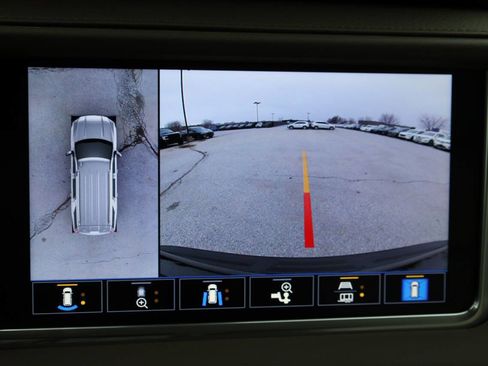 Used 2021 GMC Yukon Denali w/ Denali Premium Package image 25