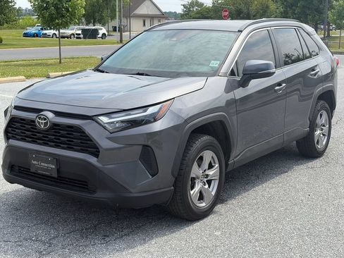 Used 2022 Toyota RAV4 XLE AWD/4WD image 3