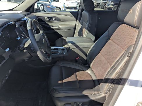 Used 2023 Chevrolet Traverse High Country image 11