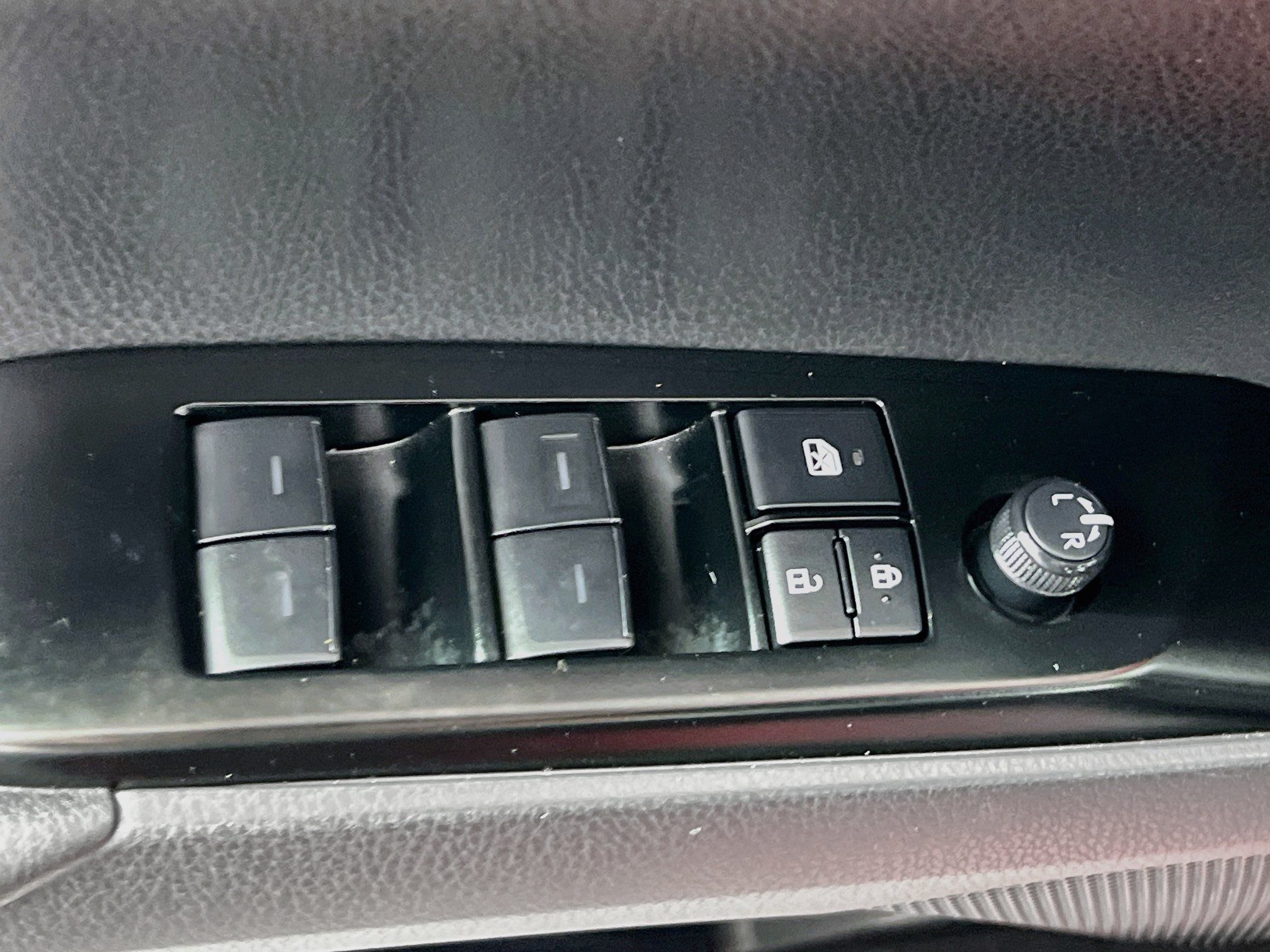 Used 2026 Toyota Camry SE w/ Convenience Package FWD image 16