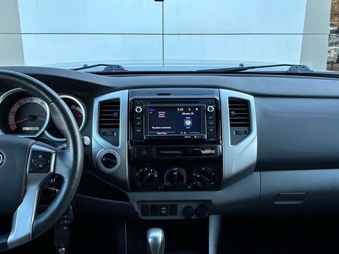 Used 2015 Toyota Tacoma 4x4 Double Cab image 16