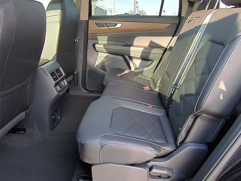New 2026 Volkswagen Atlas SE image 13