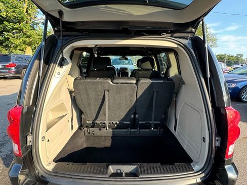 Used 2019 Dodge Grand Caravan SXT FWD image 23