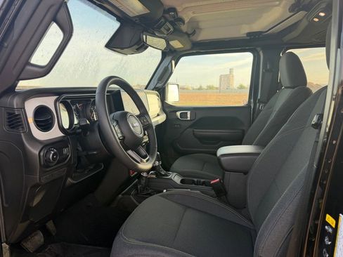 Used 2025 Jeep Wrangler Willys image 10