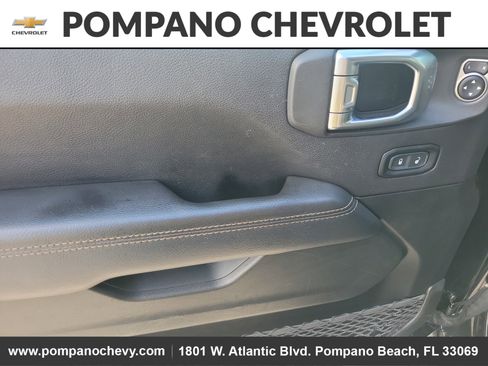 Used 2023 Jeep Gladiator Overland image 17